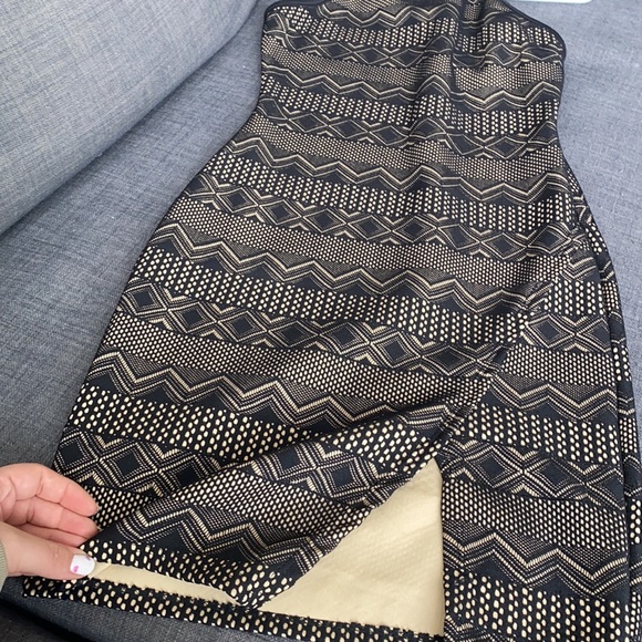 Mini dress with patterns - Picture 2 of 2